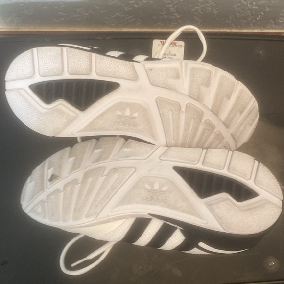 Adidas Boost black and white - Picture 4 of 5